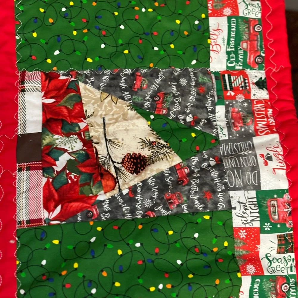 Christmas lap quilt. Approx 36” x 39”